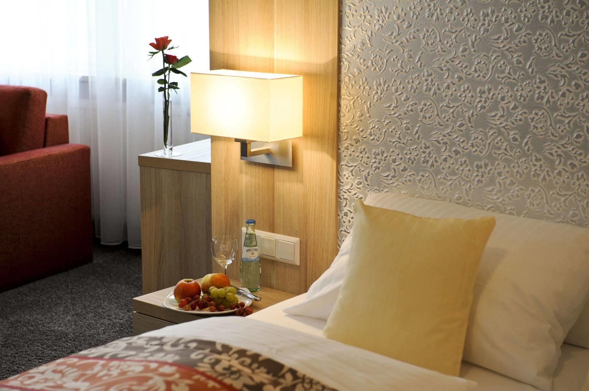 Hotel Hellers Twenty Four II -24H-Check-In- Фридрихсхафен Экстерьер фото